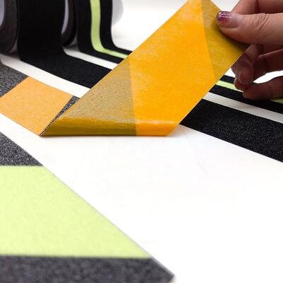 Industriële trappenhuisbeschermingsoplossing Niet-glijdend vloerband Sterk trekoppervlak